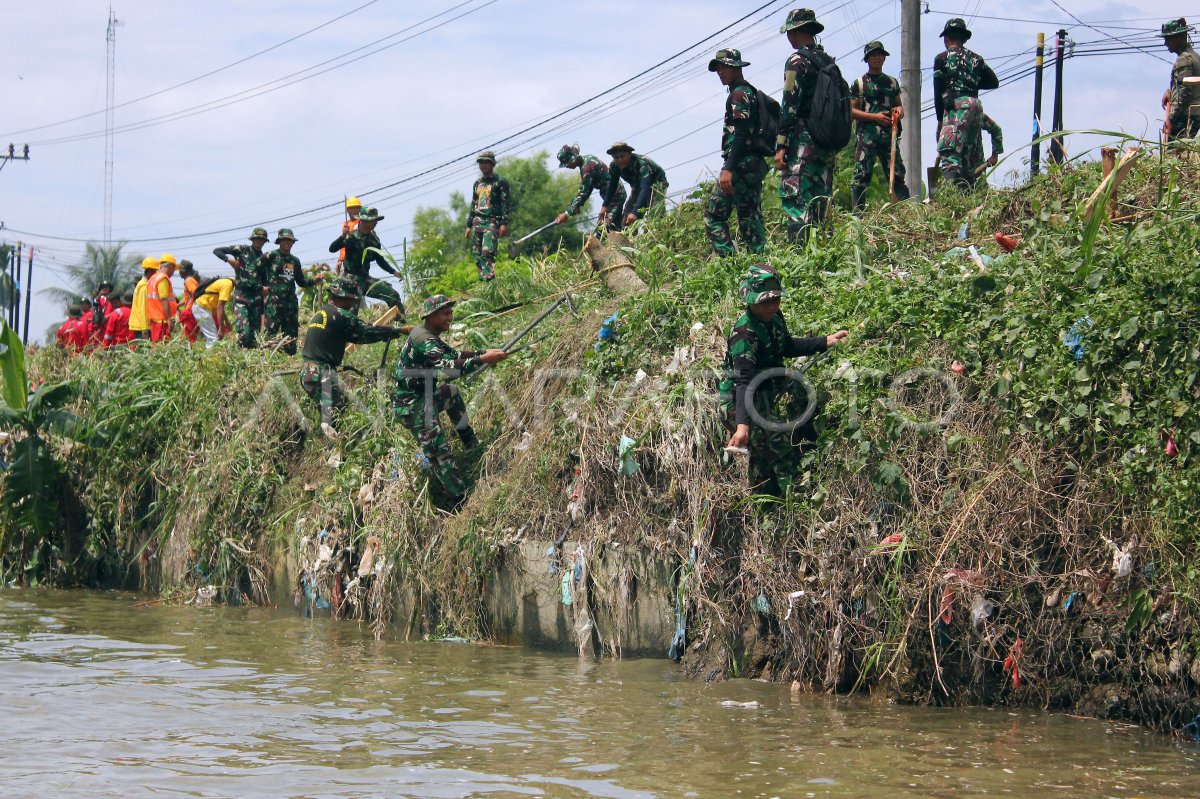 Gotong royong bersih sungai di Medan