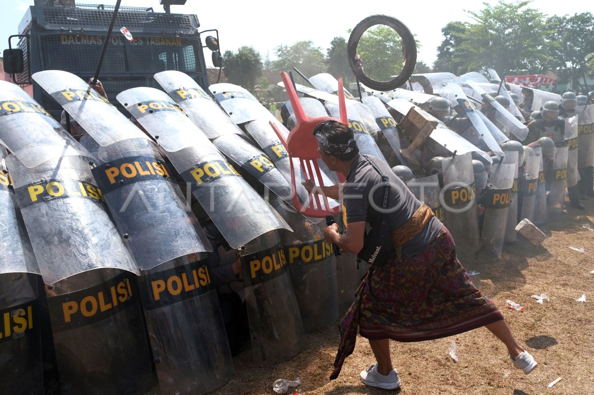 Simulasi Sistem Pengamanan Kota Di Tabanan Bali | ANTARA Foto