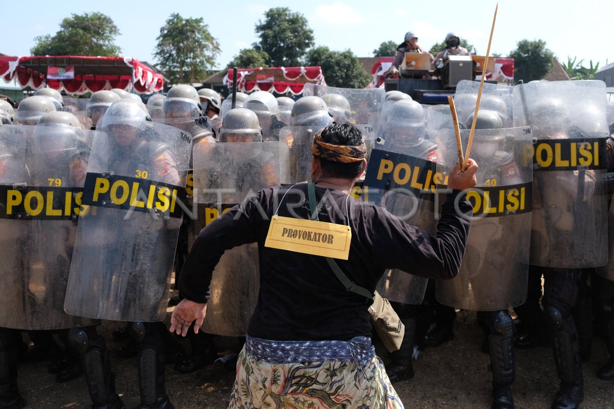 Simulasi Sistem Pengamanan Kota Di Tabanan Bali | ANTARA Foto