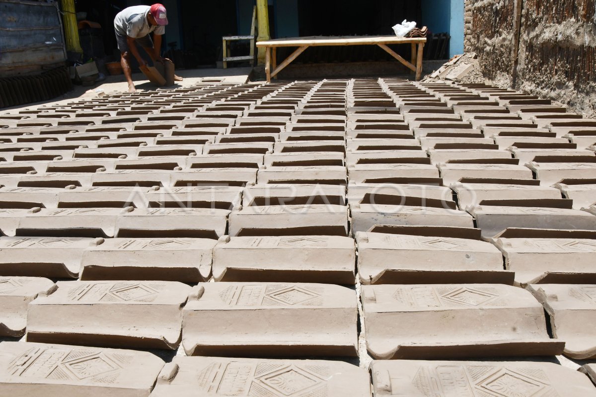 Produksi genteng di Magetan