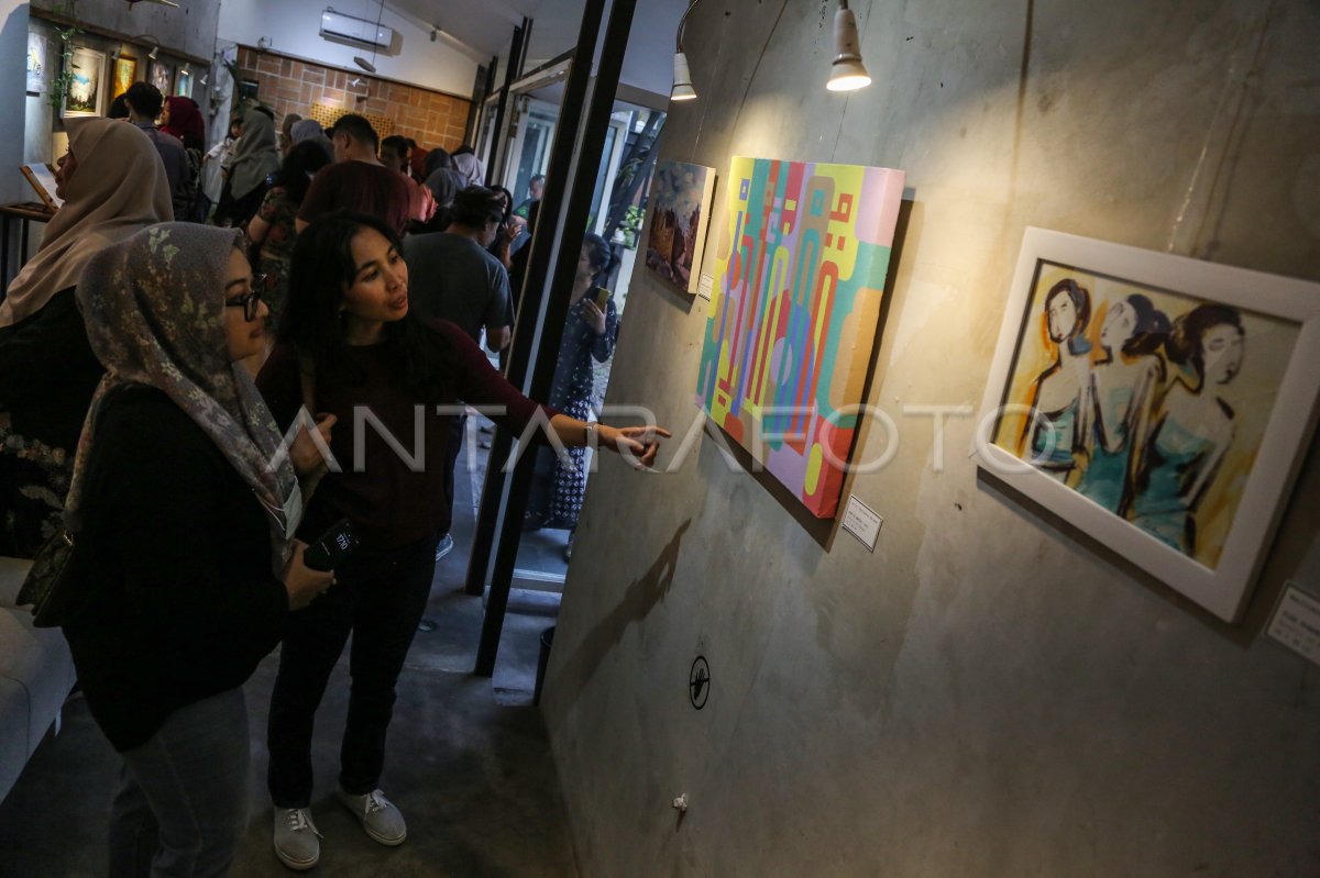 Pameran Lukisan Karya Seniman Perempuan Di Semarang Antara Foto