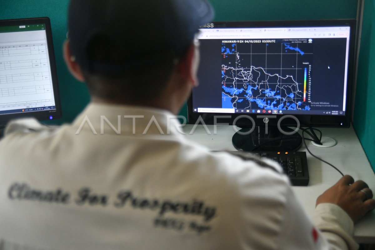 Cuaca Panas Terik Di Indonesia Antara Foto