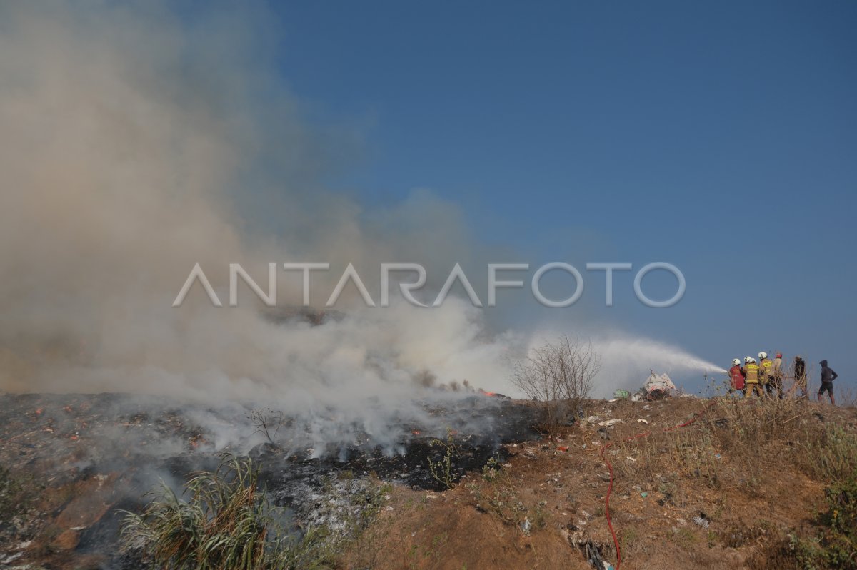 Kebakaran Sampah Di TPA Suwung Bali | ANTARA Foto