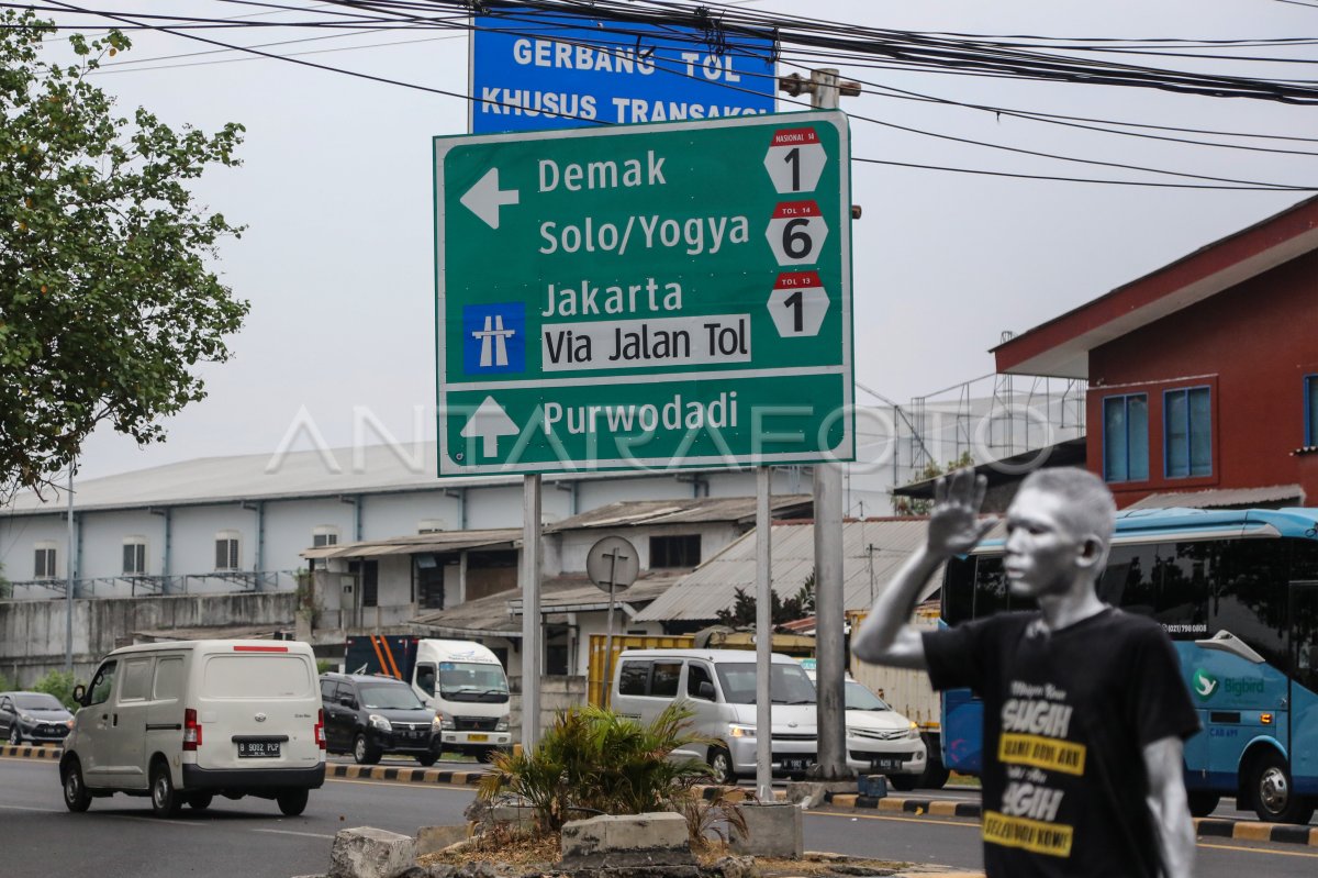 Pendapatan Jasa Marga Di Jalan Tol Trans Jawa | ANTARA Foto