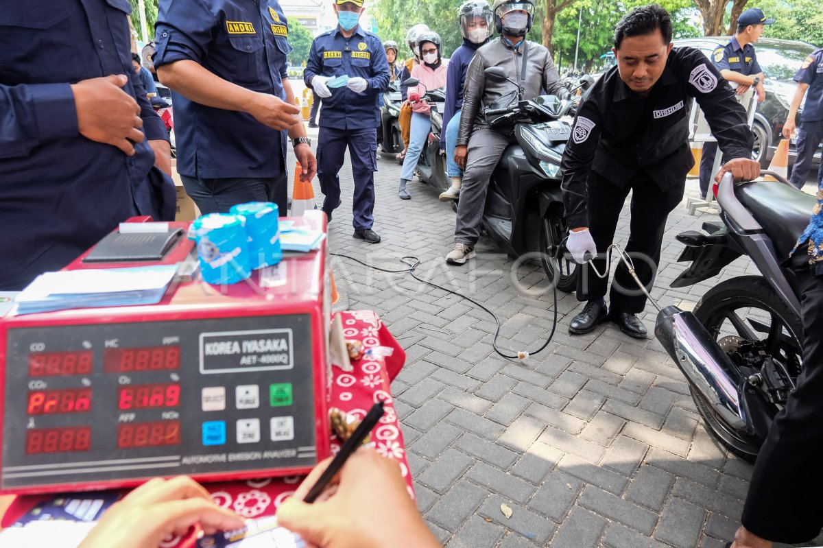 Uji Emisi Di Hari Pahlawan ANTARA Foto Uji Emisi Di Hari Pahlawan ANTARA Foto