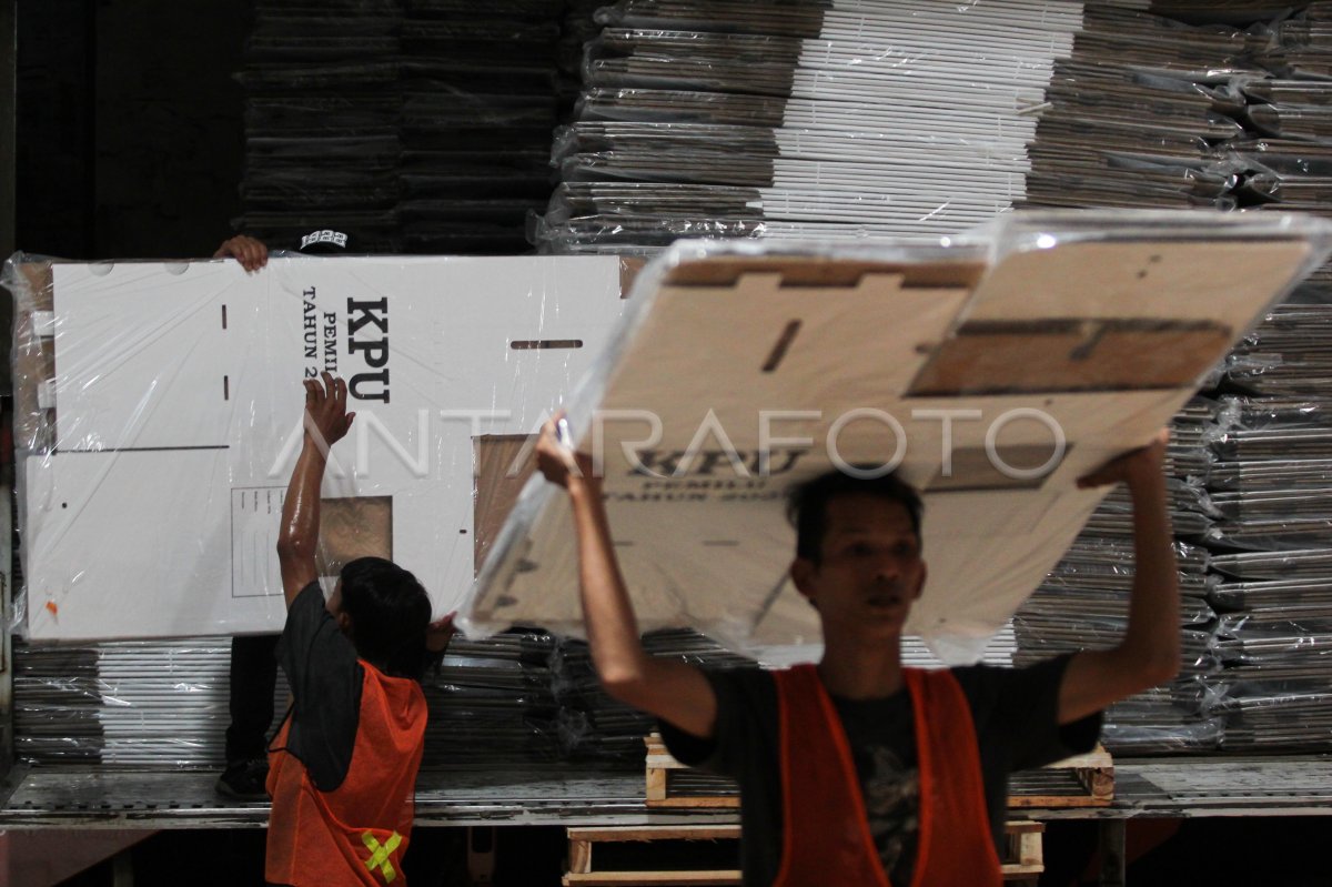 Logistik Pemilu 2024 Di Surabaya | ANTARA Foto