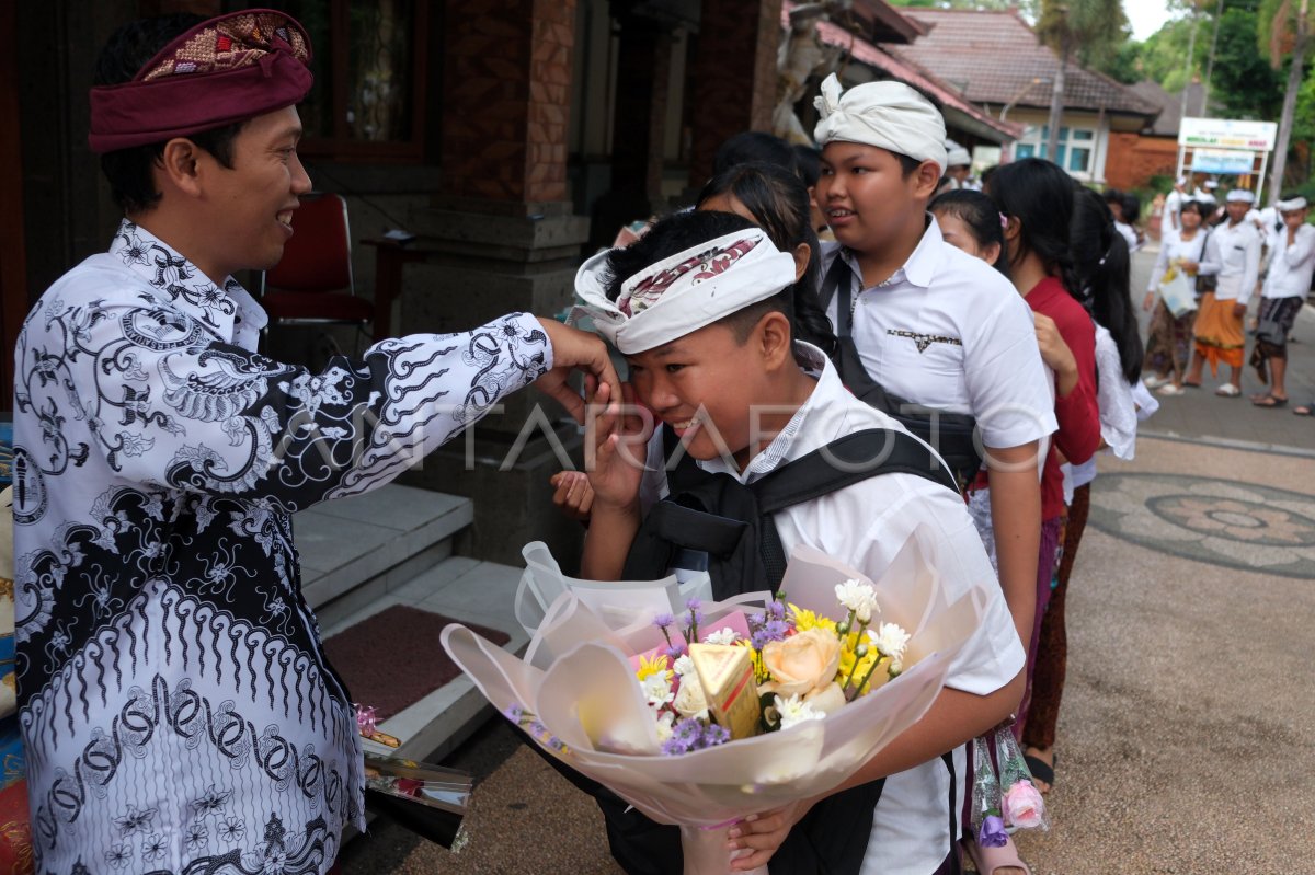 Perayaan Hari Guru Di Bali Antara Foto