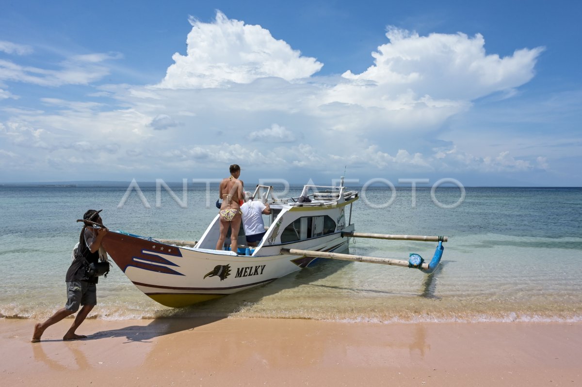 Wisata Pantai Pink di Lombok | ANTARA Foto