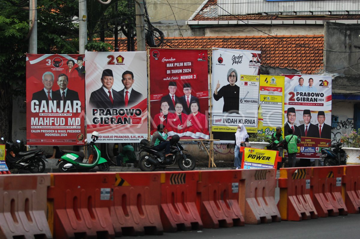 Alat Peraga Kampanye Di Surabaya Antara Foto