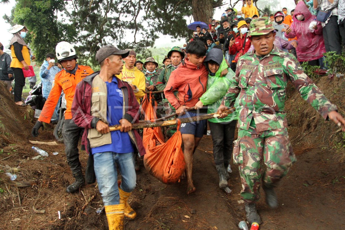 Evakuasi Jenazah Korban Erupsi Gunung Marapi | ANTARA Foto