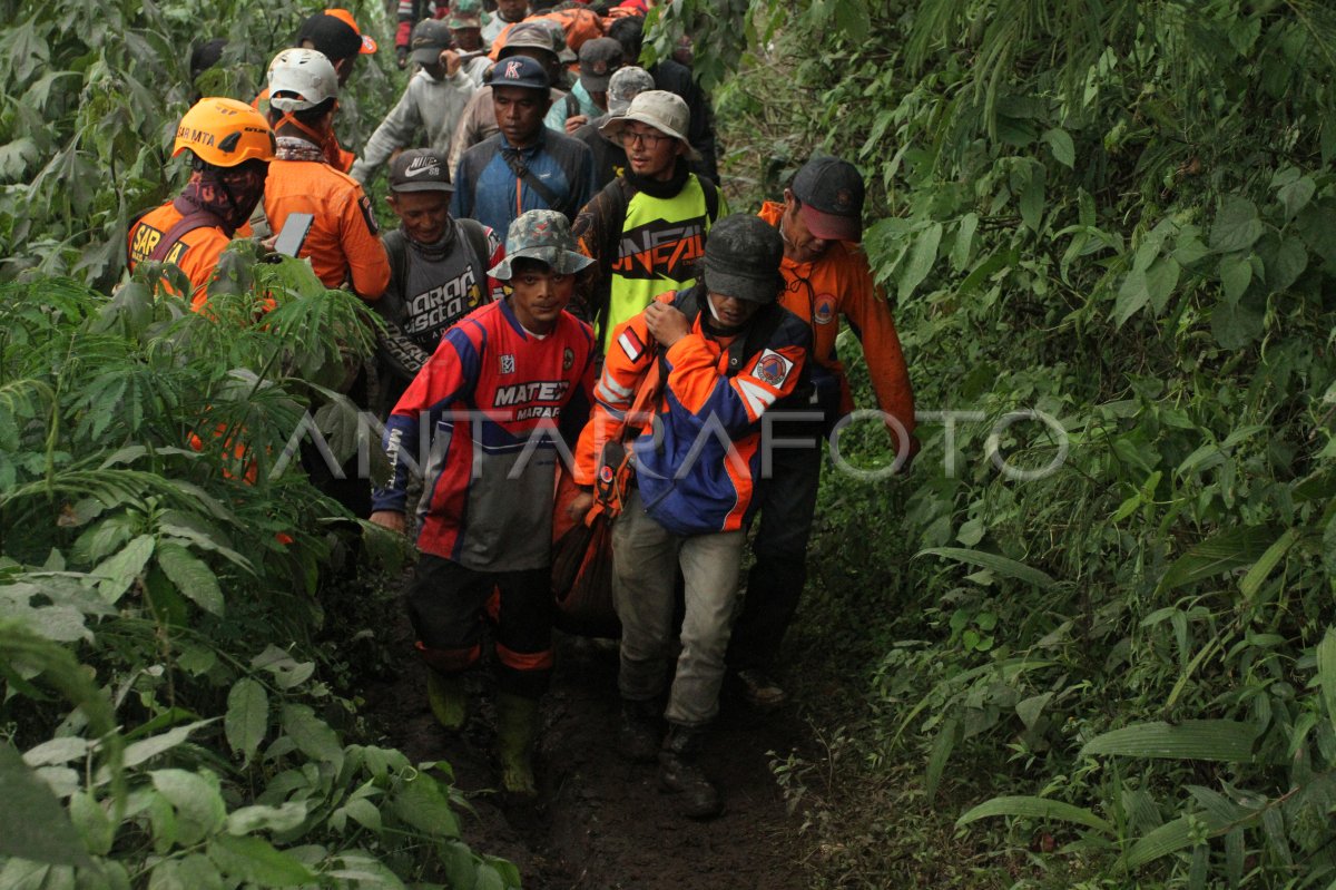 Evakuasi Jenazah Korban Erupsi Gunung Marapi | ANTARA Foto