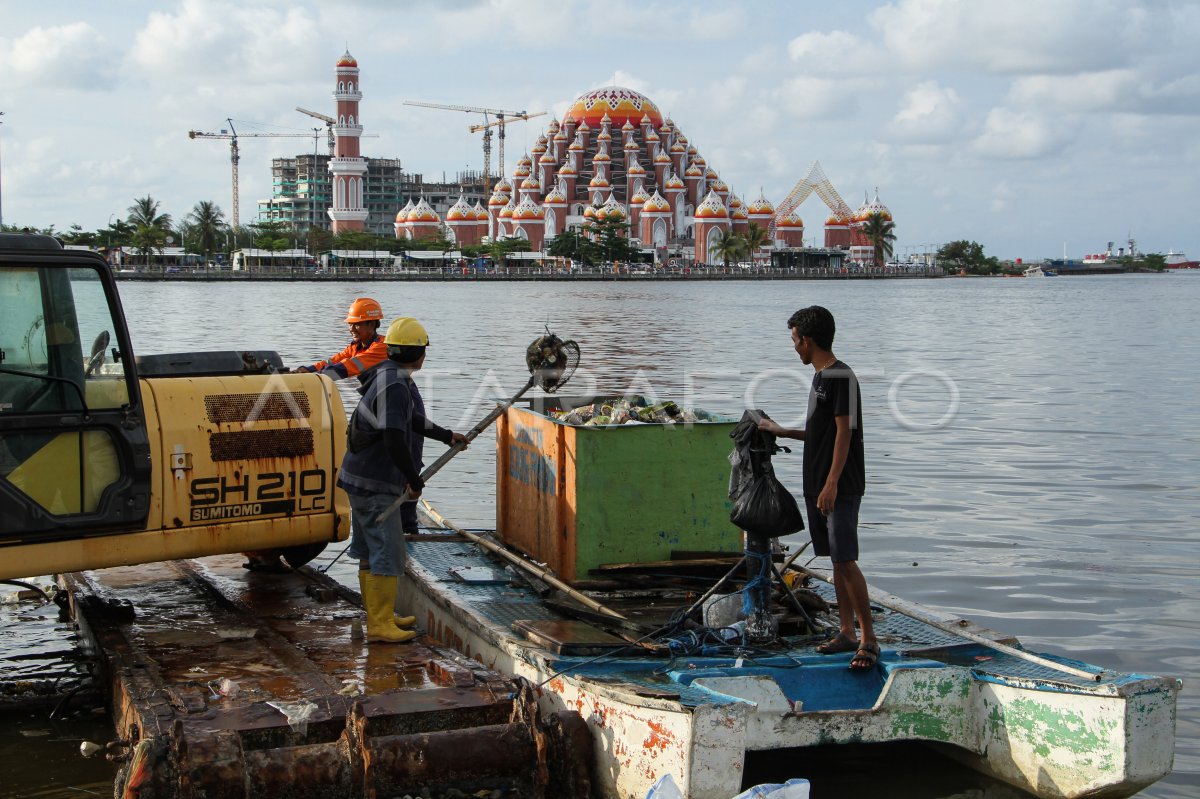 Target Pengurangan Sampah Plastik Di Laut | ANTARA Foto