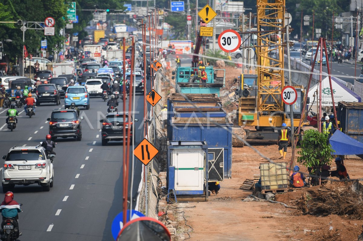 Pembangunan Jalur LRT Jakarta Velodrome-Manggarai | ANTARA Foto