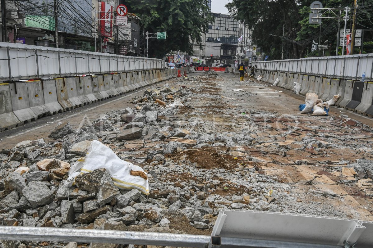 Pembangunan LRT Velodrome-Manggarai | ANTARA Foto