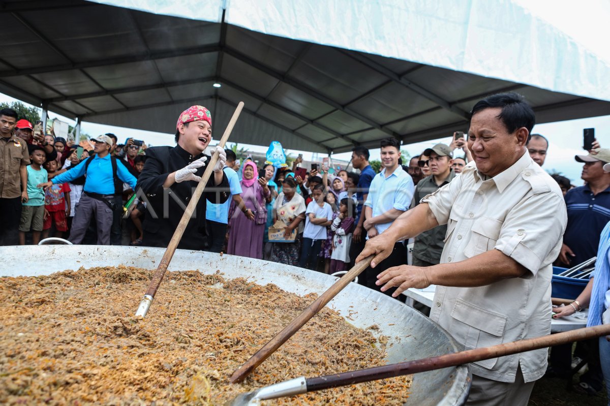 Prabowo Bagikan Makanan Gratis Untuk Warga | ANTARA Foto