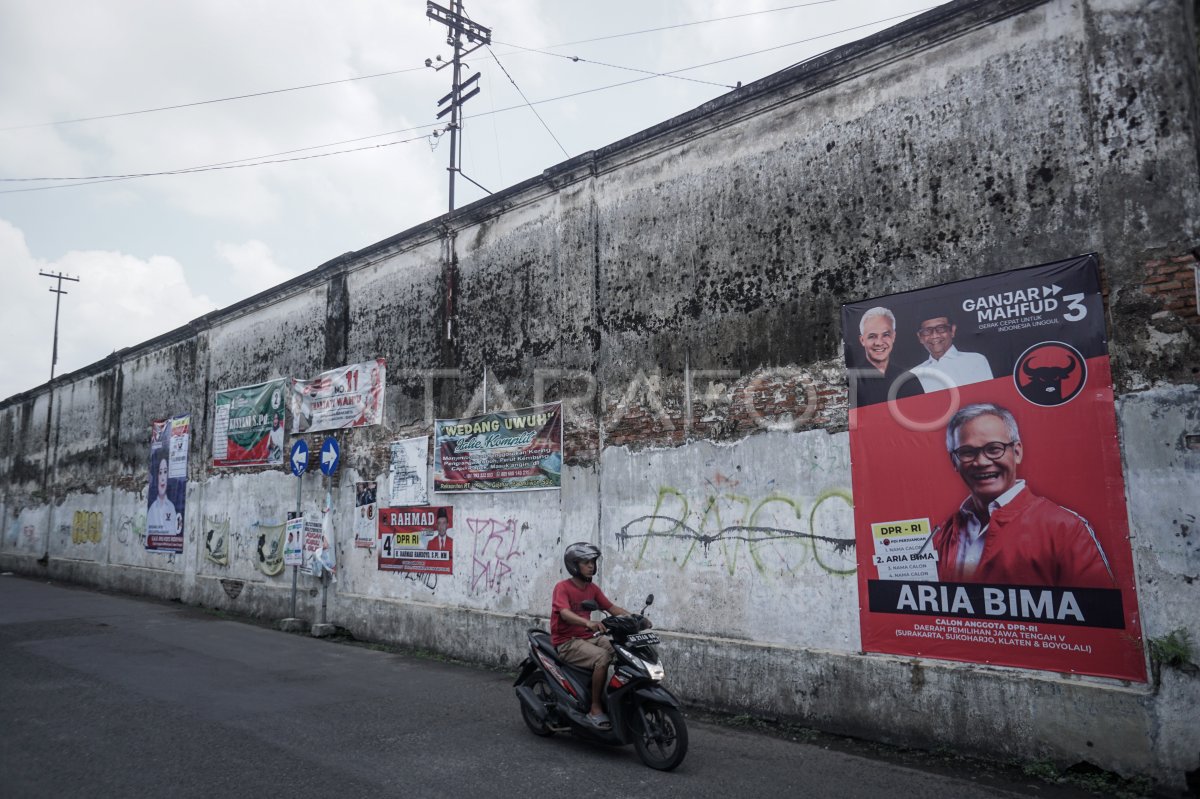 Pemasangan APK Di Kawasan Cagar Budaya | ANTARA Foto