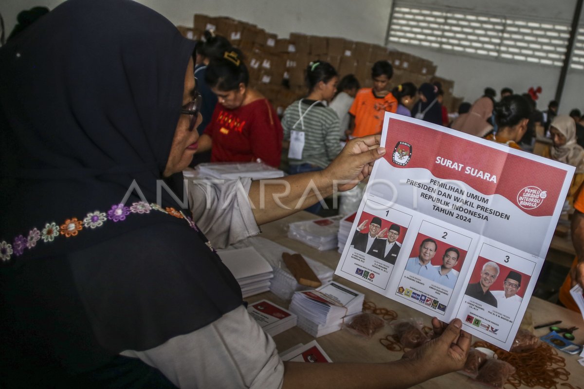 Pelipatan Surat Suara Pilpres 2024 Di Jakarta Timur | ANTARA Foto