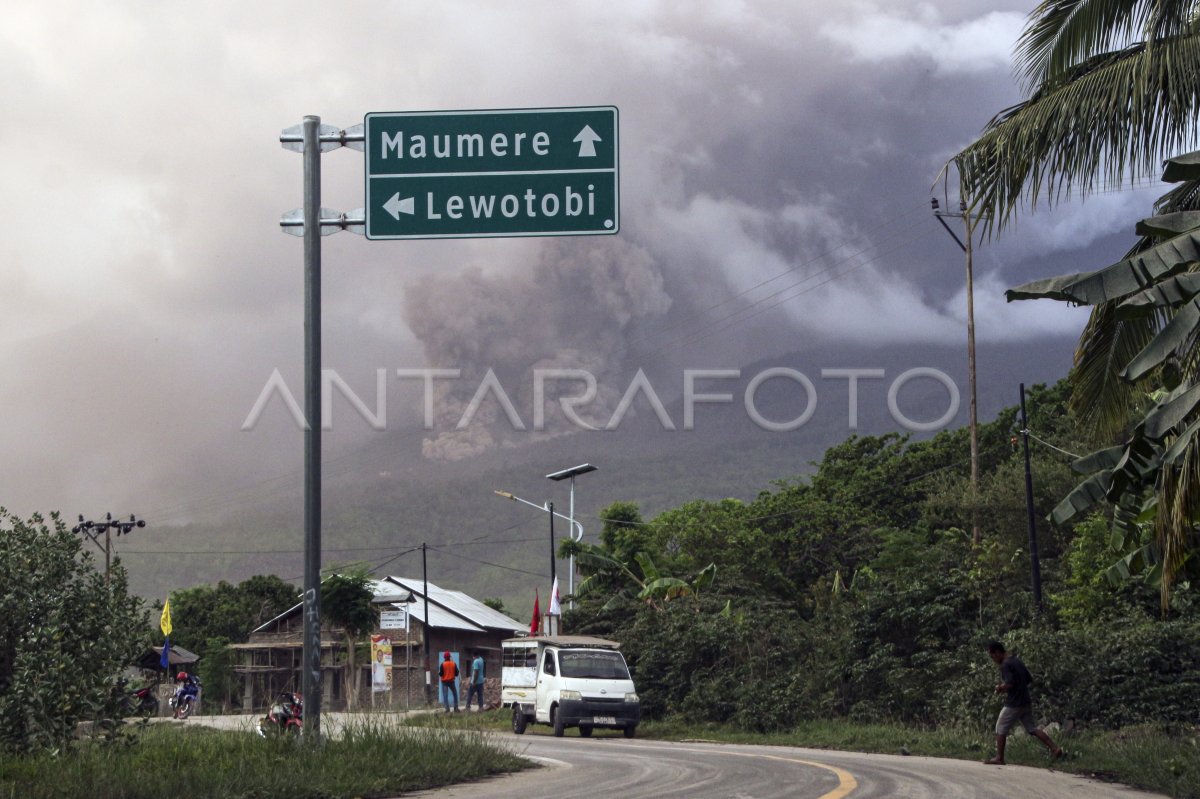 Status Gunung Lewotobi Naik Menjadi Awas | ANTARA Foto