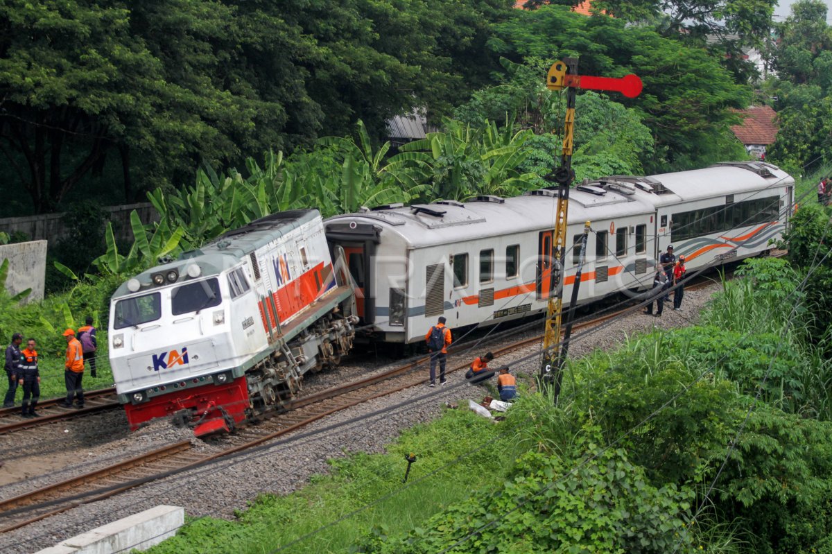 Kereta Api Anjlok Di Sidoarjo | ANTARA Foto