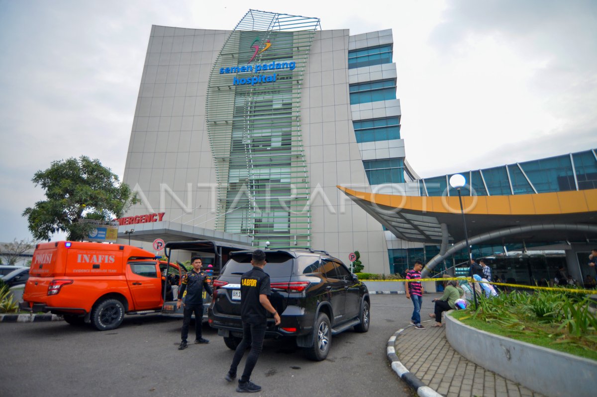 Pemeriksaan penyebab ledakan di Semen Padang Hospital | ANTARA Foto