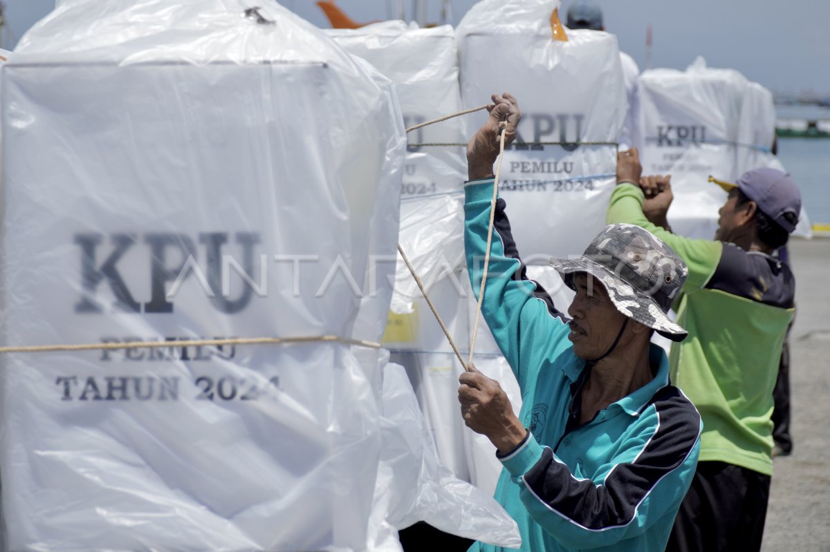 Distribusi Logistik Pemilu Ke Pulau Terluar Probolinggo Antara Foto