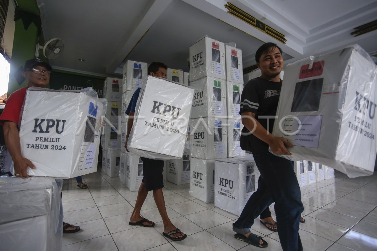 Distribusi Logistik Pemilu 2024 Di Yogyakarta | ANTARA Foto