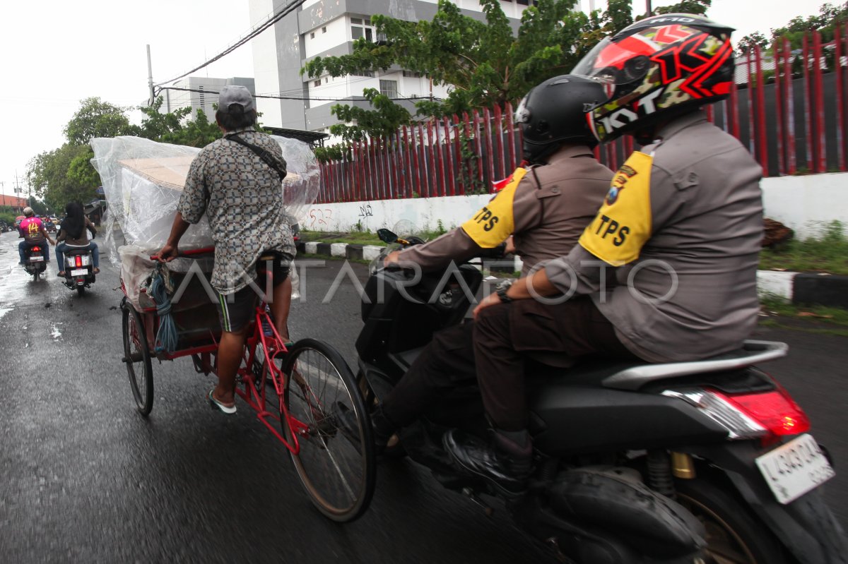 Distribusi Logistik Pemilu 2024 Ke Tps Di Surabaya Antara Foto