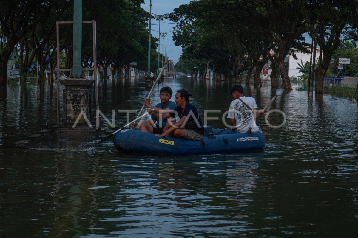 Banjir Jalan Utama Pantura Demak Kudus Berangsur Surut ANTARA Foto