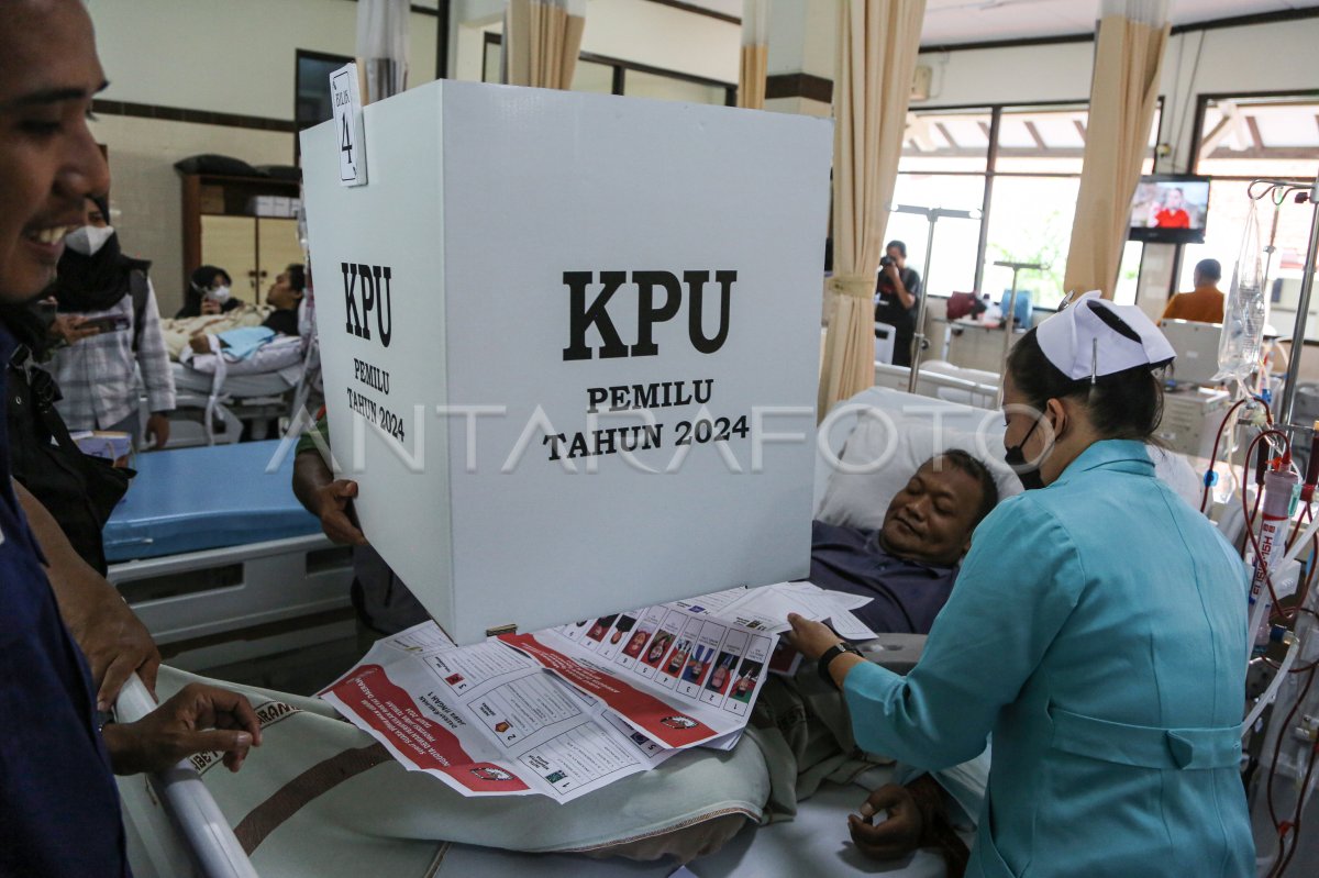Pemungutan suara Pemilu 2024 di rumah sakit | ANTARA Foto