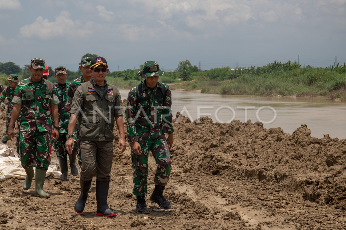 Kepala BNPB Pantau Penanganan Banjir Di Demak | ANTARA Foto