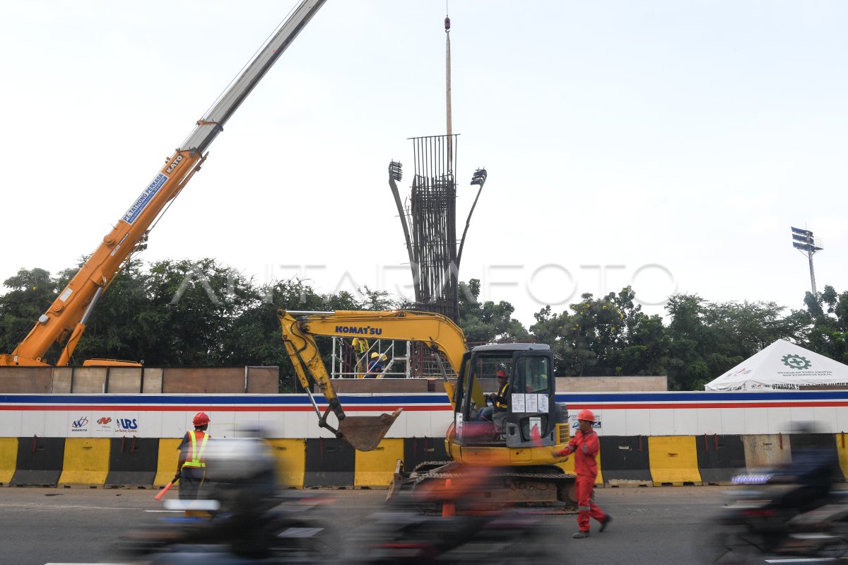 Progres Pembangunan LRT Jakarta Fase 1 B | ANTARA Foto