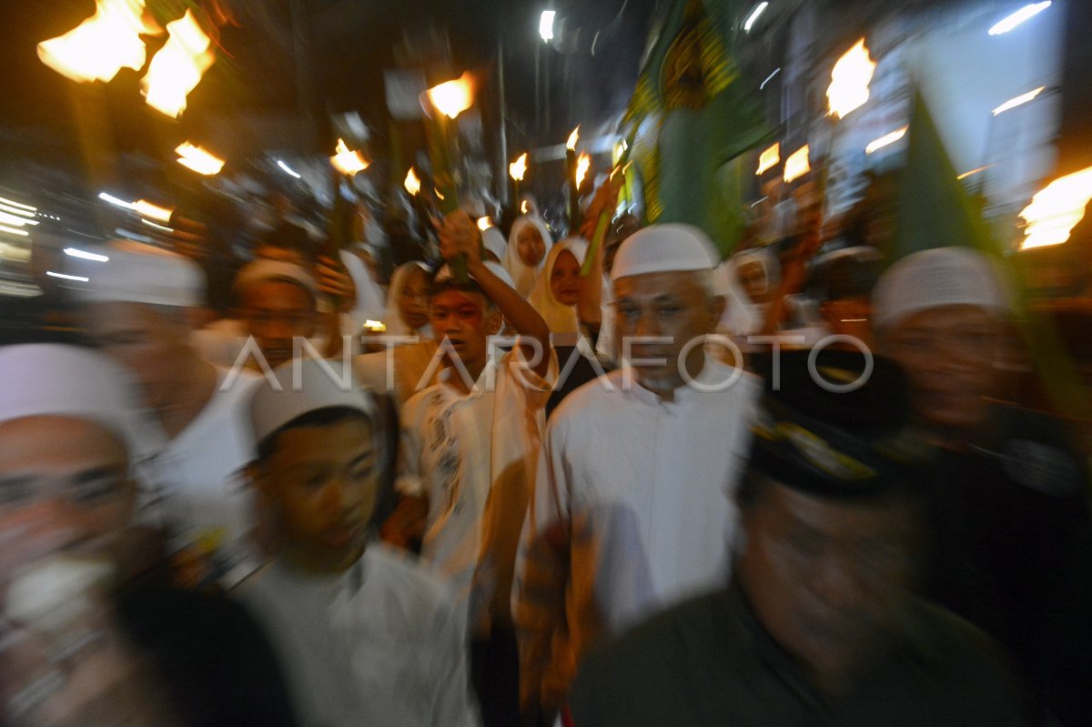 Pawai Obor Sambut Bulan Suci Ramadhan Di Makassar | ANTARA Foto