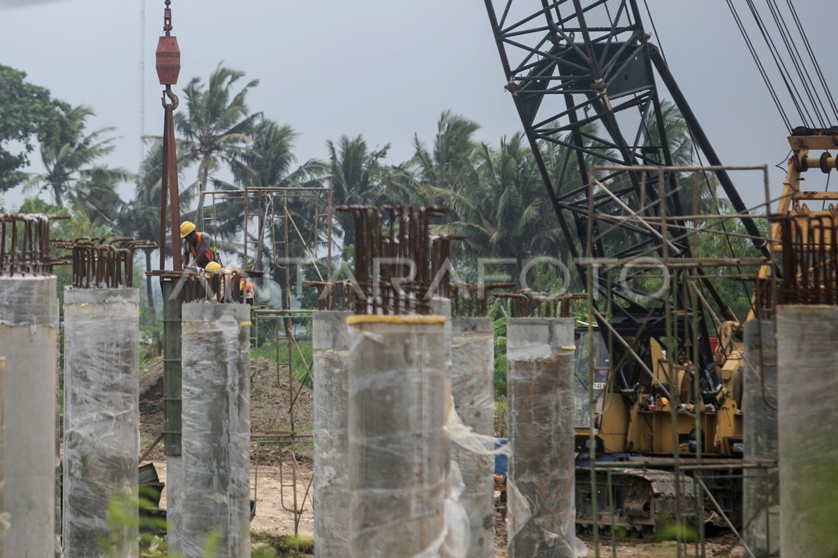 Pembangunan Jembatan Pandansimo Penghubung Jjls Antara Foto