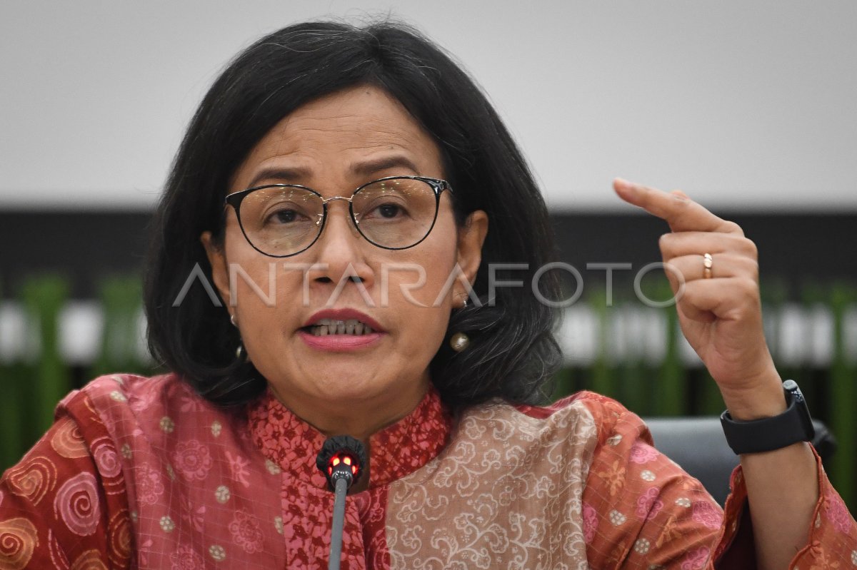 Pemberian THR Dan Gaji Ke-13 ASN 2024 | ANTARA Foto