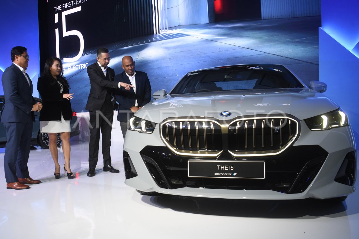 Peluncuran Mobil Listrik BMW I5 | ANTARA Foto