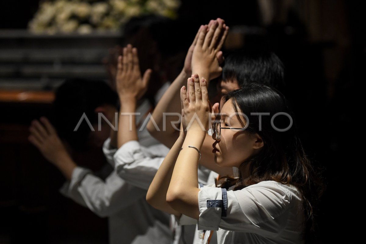 Ibadah Misa Kamis Putih di Katedral Jakarta | ANTARA Foto