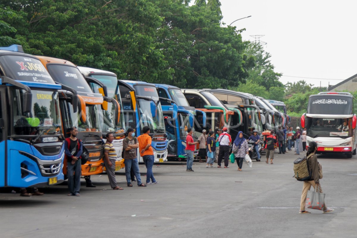 Penumpang Terminal Purabaya Sidoarjo Tidak Masalah Tanpa Lagu, Pilih Tidur atau Lihat Jalan
