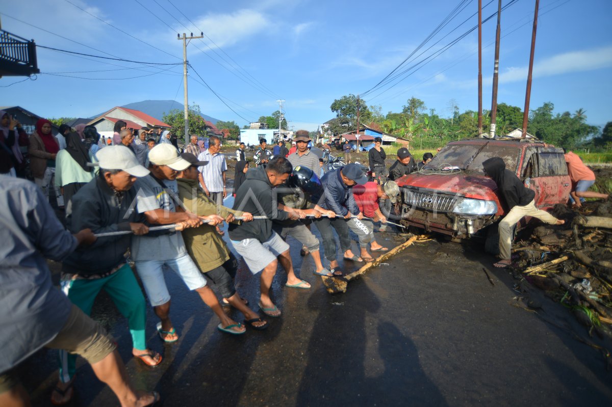 Dampak Banjir Lahar Dingin Gunung Marapi | ANTARA Foto