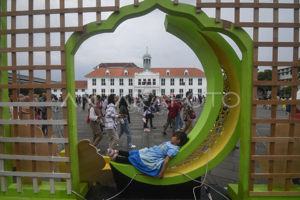 Wisatawan padati Kota Tua Jakarta | ANTARA Foto