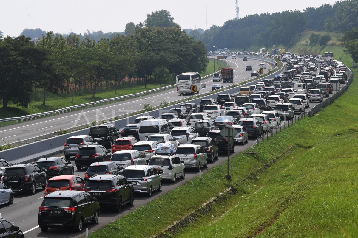 Kemacetan Arus Balik Di Jalur One Way | ANTARA Foto