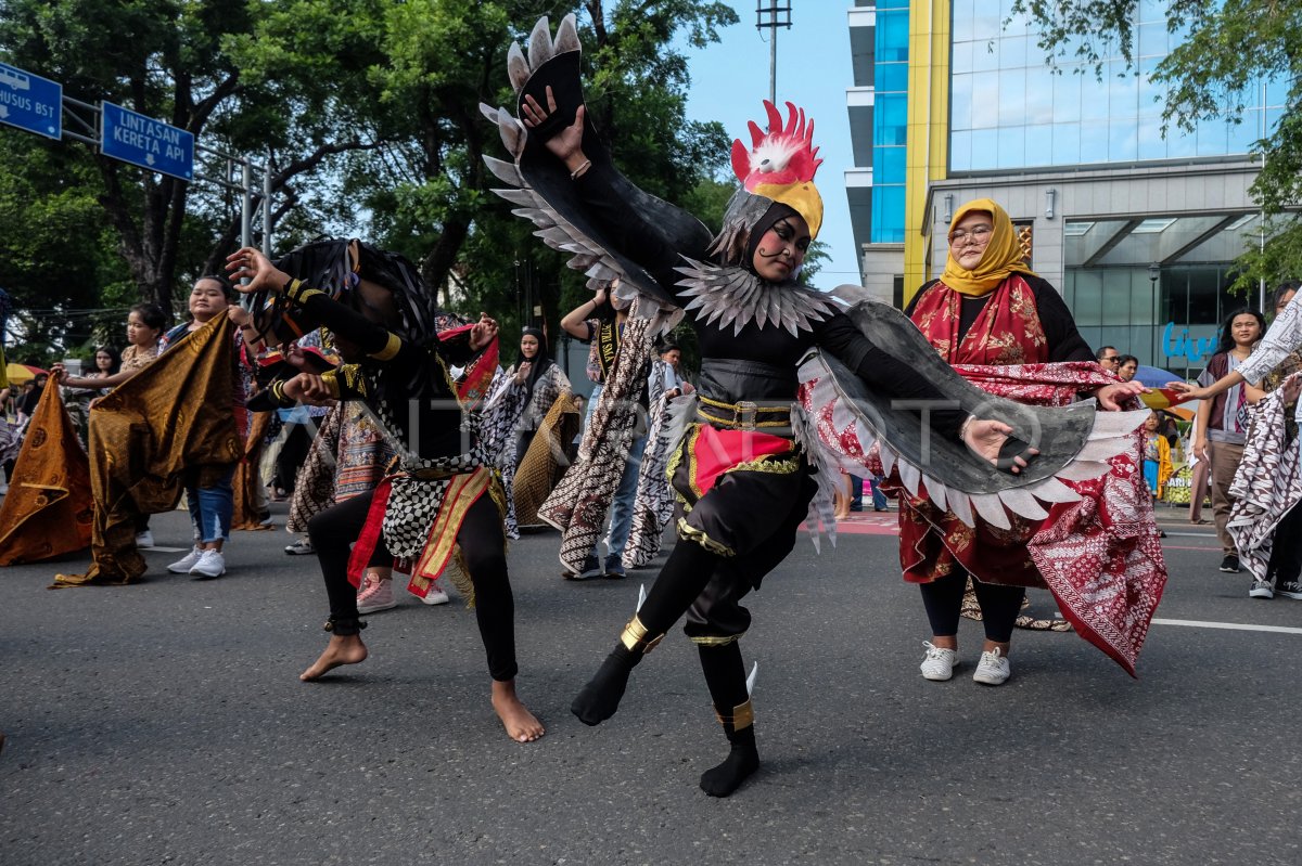 Hari Tari Dunia Cfd Solo Antara Foto