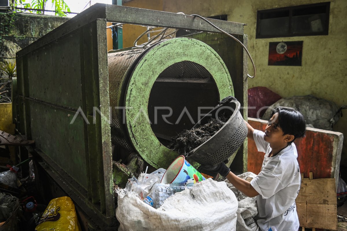 Pengolahan Sampah Di TPS3R Tangerang | ANTARA Foto