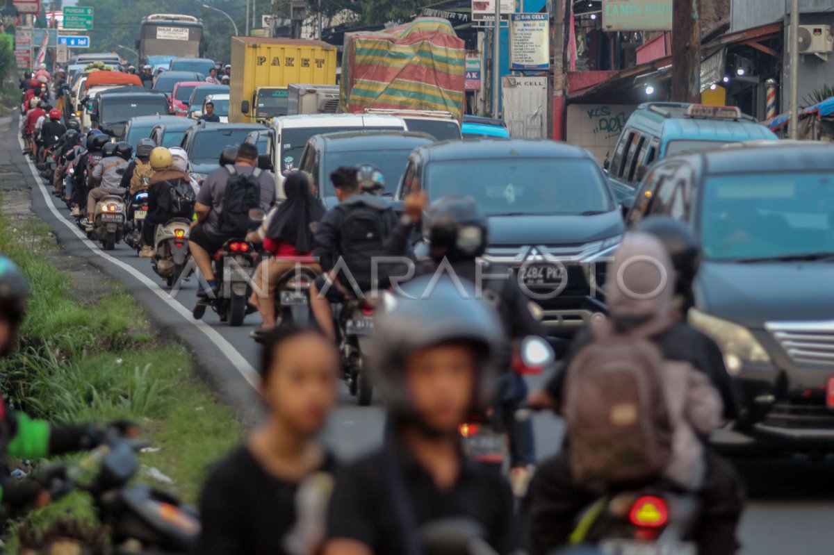 La densité de la route touristique Puncak Bogor