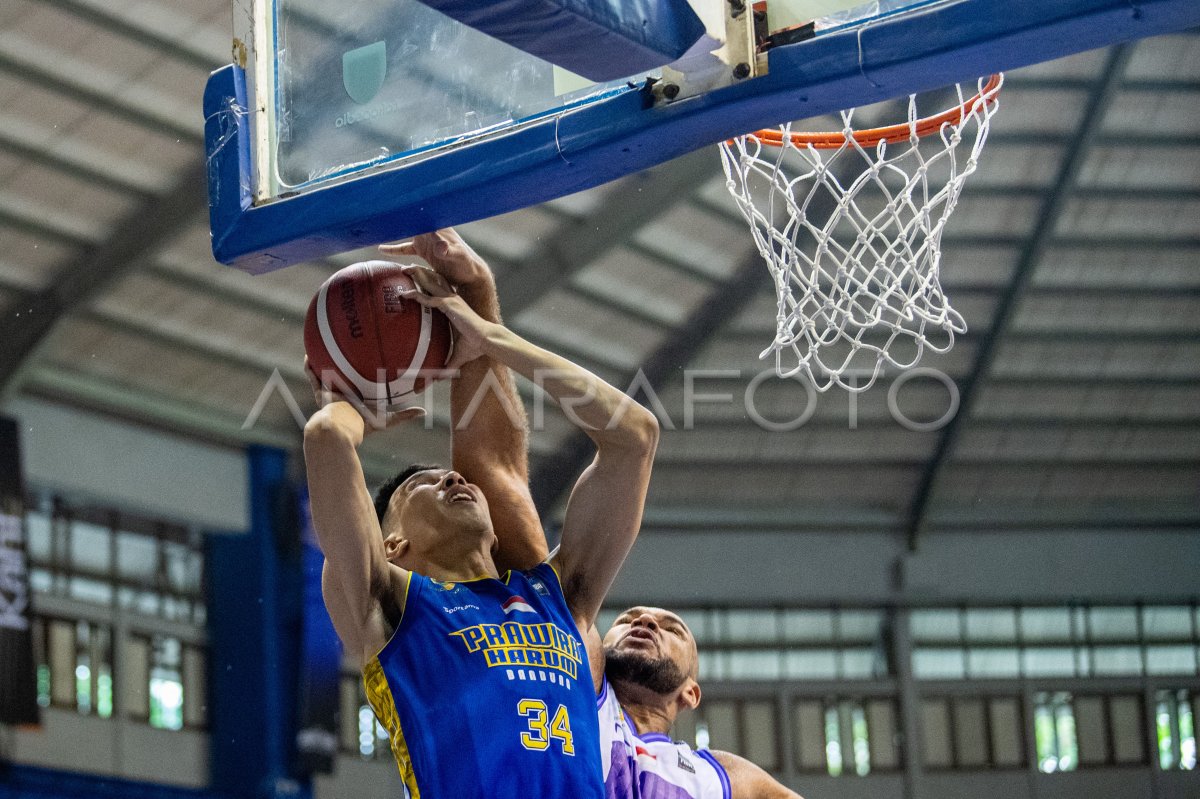 Ibl Prawira Harum Bandung Melawan Tangerang Hawks Basketball Antara Foto