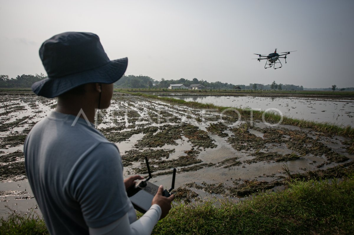 Teknologi Drone Untuk Pertanian Di Sukoharjo | ANTARA Foto