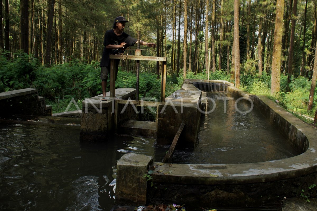 Pembangkit Listrik Mikro Hidro | ANTARA Foto