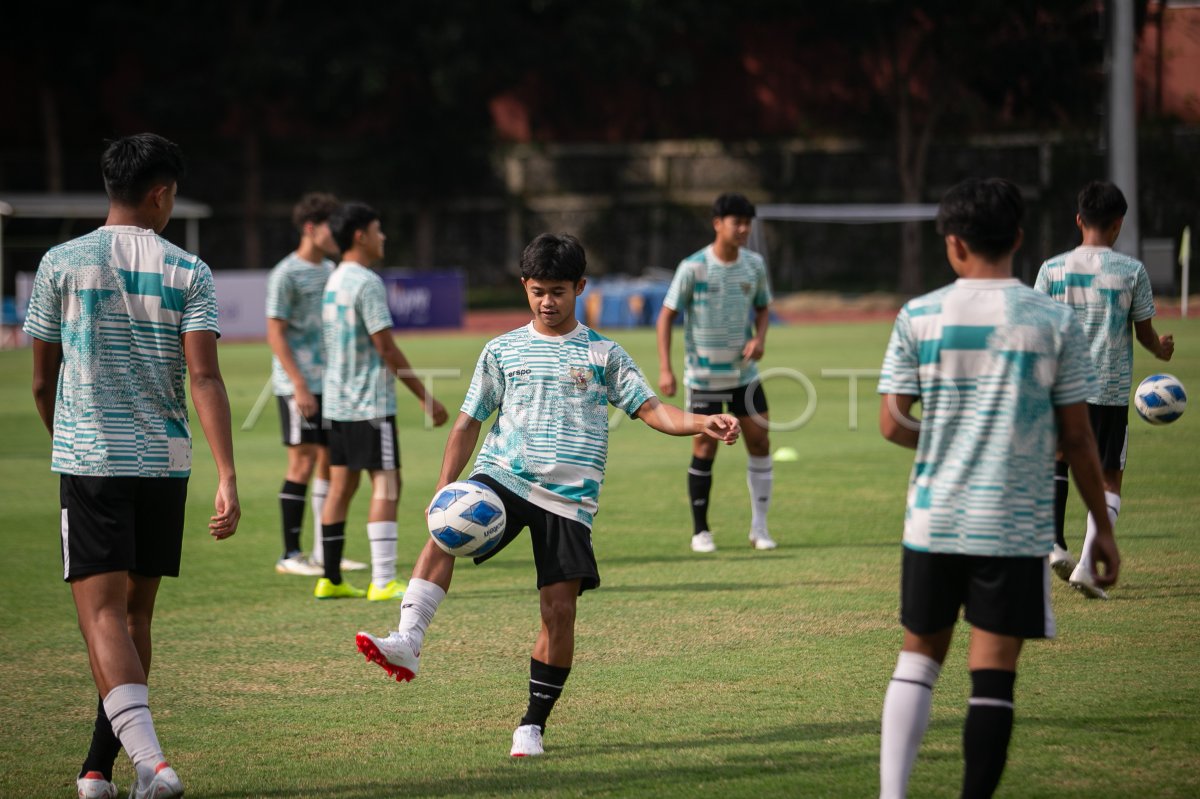 Piala Aff U 16 Latihan Timnas Indonesia Jelang Perebutan Juara Ketiga Piala Aff U 16 Latihan Timnas Indonesia Jelang Perebutan Juara Ketiga