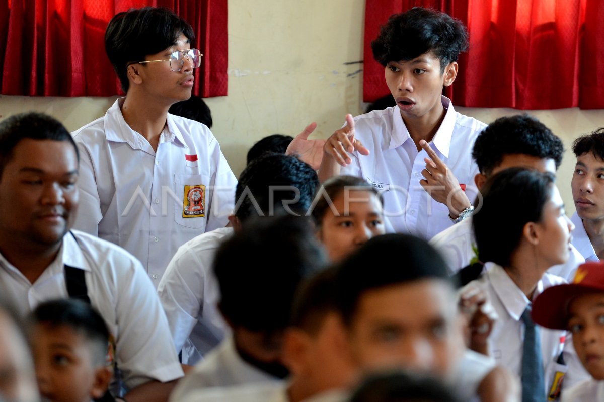 Masa pengenalan lingkungan sekolah siswa SLB | ANTARA Foto