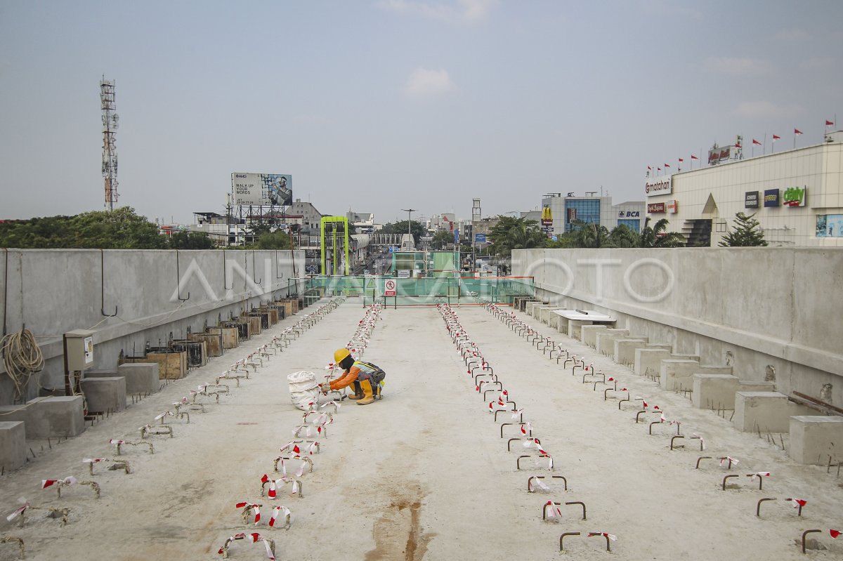 Progres Pembangunan LRT Jakarta Velodrome-Manggarai | ANTARA Foto