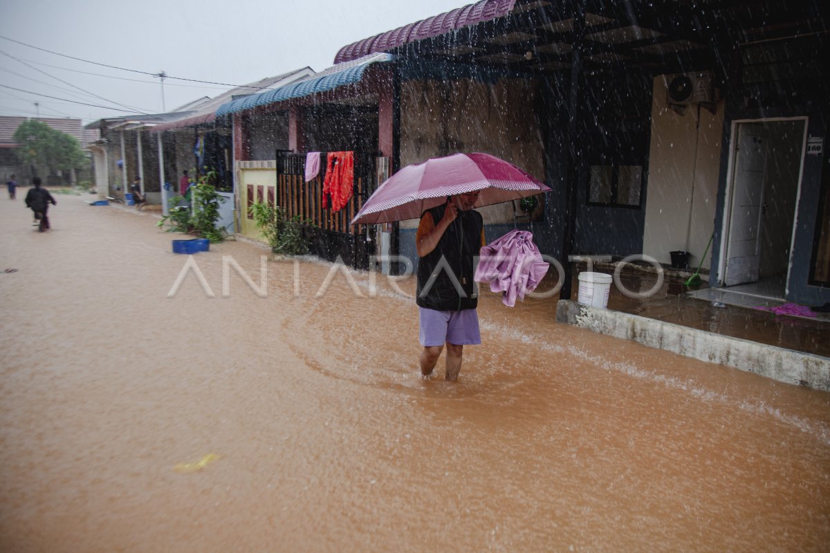 Banjir akiban sistem drainase yang kurang memadai di Batam | ANTARA Foto